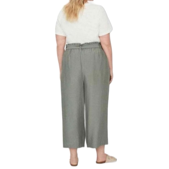 Vero Moda Belted Culottes With Paper Bag Waist in Sage Green - Picture 3 of 16